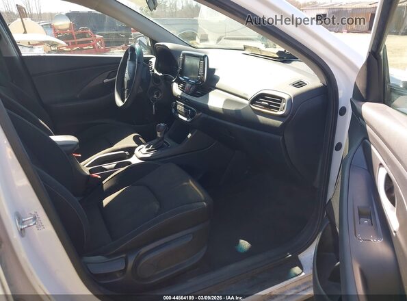 KMHH35LE6KU114672 2019 HYUNDAI ELANTRA GT White Widok wnętrza z przodu