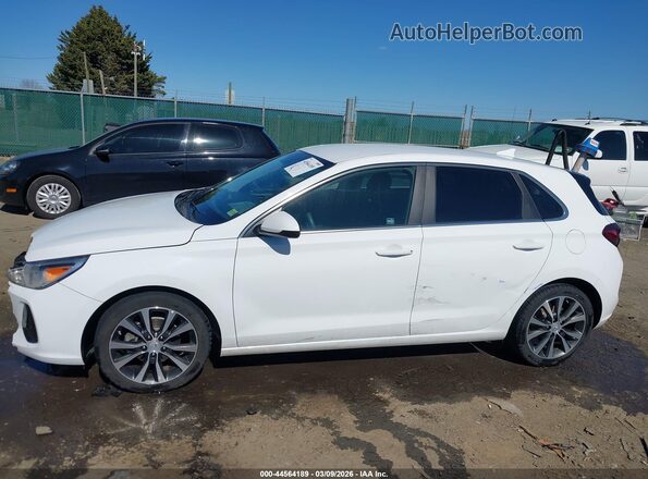 KMHH35LE6KU114672 2019 HYUNDAI ELANTRA GT White Widok wnętrza 360 stopni