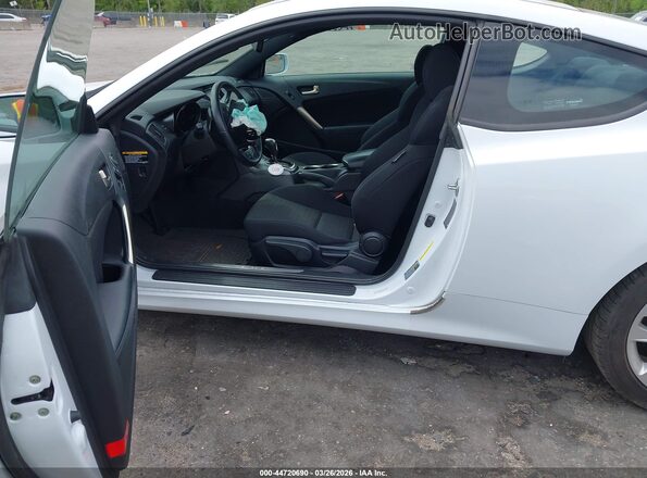 KMHHT6KJ7GU134795 2016 HYUNDAI GENESIS White Vista interior delantera