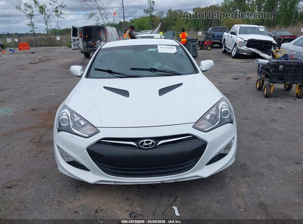 KMHHT6KJ7GU134795 2016 HYUNDAI GENESIS White Vista interior trasera