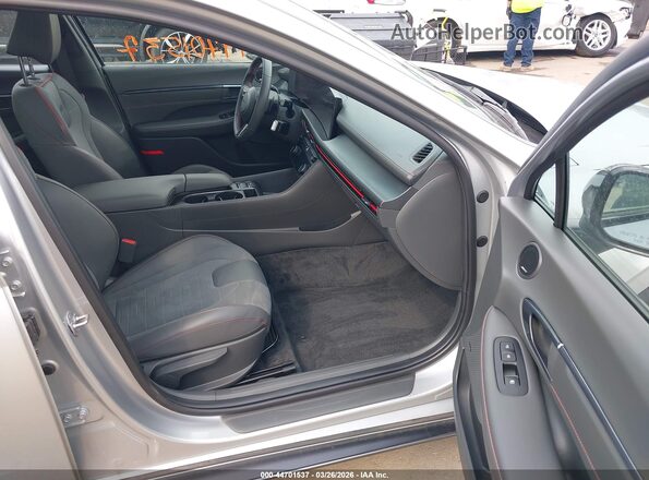 KMHL54JC4RA351382 2024 HYUNDAI SONATA Серебряный Вид салона спереди