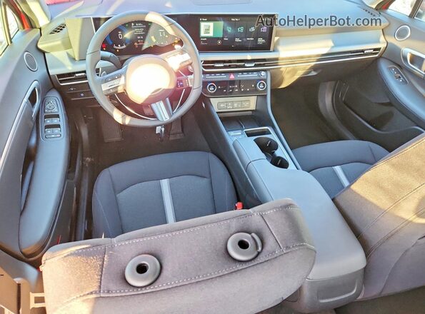 KMHL64JAXTA532070 2026 HYUNDAI SONATA Красный Вид панели приборов