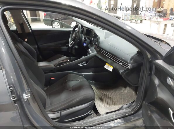 KMHLL4DG3SU938486 2025 HYUNDAI ELANTRA Gray Вид салону спереду