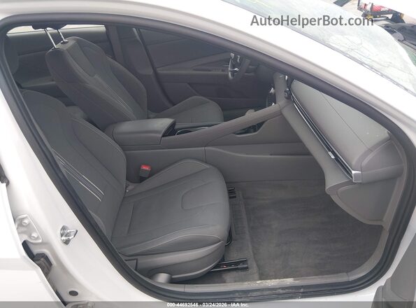 KMHLM4AJ2MU008840 2021 HYUNDAI ELANTRA HYBRID Белый Вид салона спереди