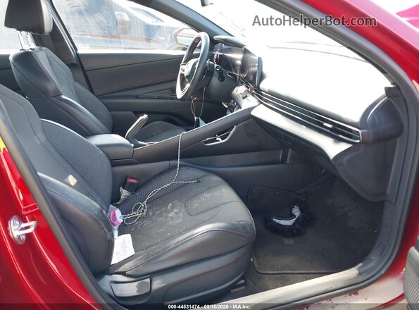 KMHLR4AF1PU589619 2023 HYUNDAI ELANTRA Красный Вид салона спереди