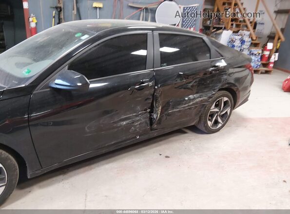 KMHLS4AG0PU557001 2023 HYUNDAI ELANTRA Черный Вид спереди