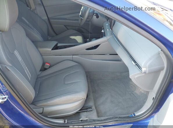 KMHLS4DG0RU832428 2024 HYUNDAI ELANTRA Синий Вид салона спереди
