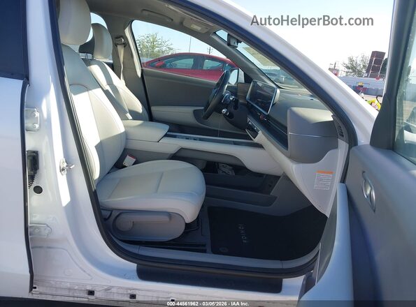 KMHM34AA3RA073924 2024 HYUNDAI IONIQ 6 Белый Вид салона спереди