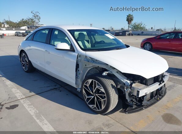 KMHM34AA3RA073924 2024 HYUNDAI IONIQ 6 Белый Передняя правая четверть