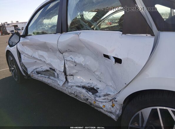 KMHM34AC2SA093346 2025 HYUNDAI IONIQ 6 White Вид спереду