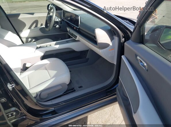 KMHM34AC9PA037332 2023 HYUNDAI IONIQ 6 Черный Вид салона спереди