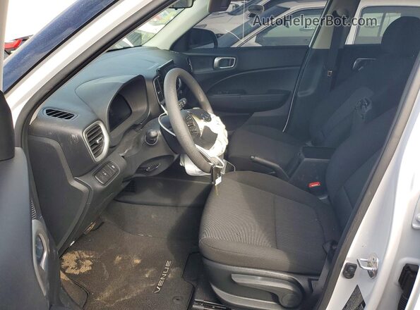 KMHRB8A34TU419342 2026 HYUNDAI VENUE Белый Вид салона спереди