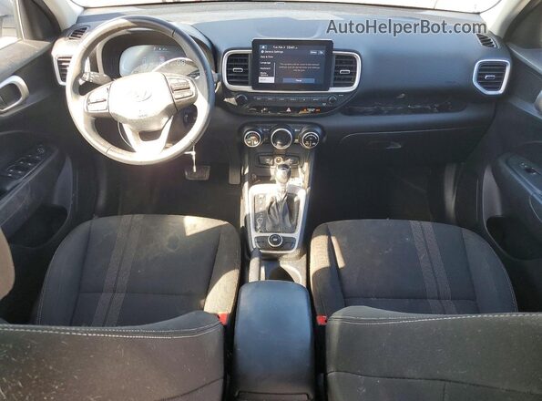 KMHRC8A30PU219948 2023 HYUNDAI VENUE Серебряный Вид панели приборов