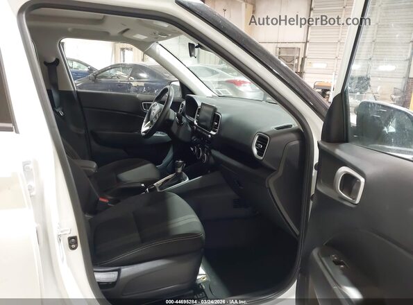 KMHRC8A34RU327153 2024 HYUNDAI VENUE White Widok wnętrza z przodu
