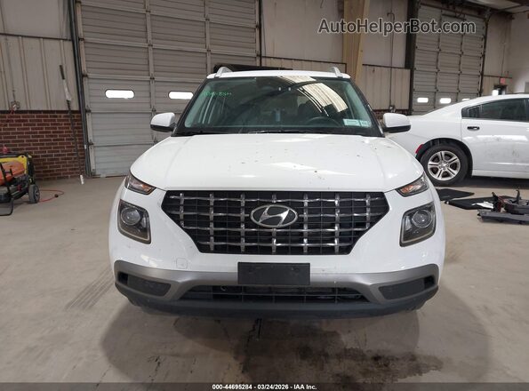 KMHRC8A34RU327153 2024 HYUNDAI VENUE White Widok wnętrza z tyłu