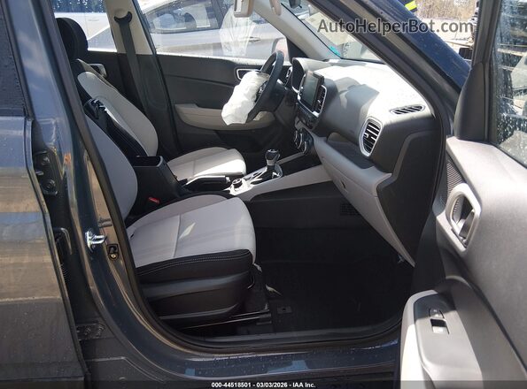 KMHRC8A3XTU437194 2026 HYUNDAI VENUE Серый Вид салона спереди