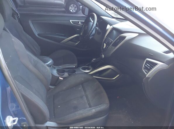 KMHTC6AD4HU320947 2017 HYUNDAI VELOSTER Синий Вид салона спереди