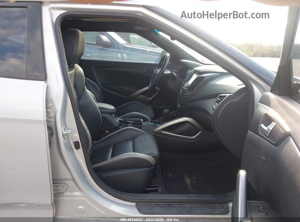 KMHTC6AE8GU298362 2016 HYUNDAI VELOSTER Silver Widok wnętrza z przodu