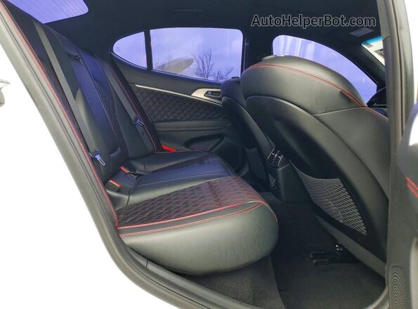 KMTG34LE2MU074329 2021 GENESIS G70 White Widok tylnych siedzeń
