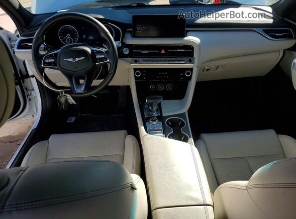 KMTG34SC1RU142658 2024 GENESIS G70 Белый Вид панели приборов
