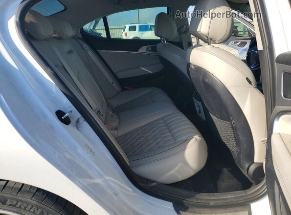 KMTG44LAXKU019554 2019 GENESIS G70 White Vista de los asientos traseros