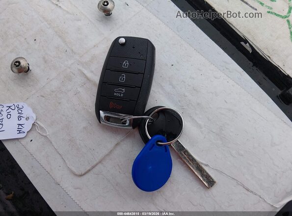 KNADM4A39G6676750 2016 KIA RIO Синий Вид панели приборов