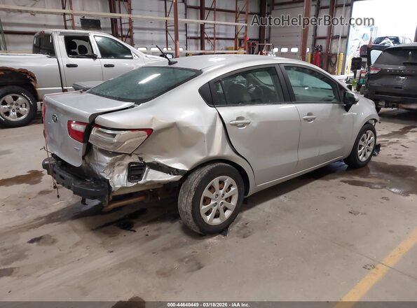 KNADM4A3XH6061075 2017 KIA RIO Серебряный Задняя правая четверть