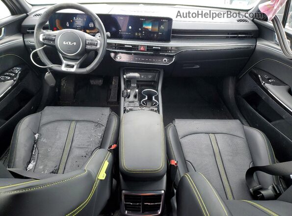 KNAG44J89T5424294 2026 KIA K5 Black Vista del salpicadero