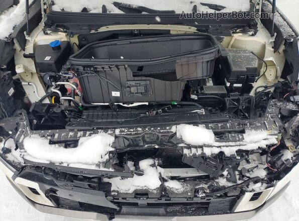 KNDAEFS5XT6069636 2026 KIA EV9 White Vista del compartimento del motor