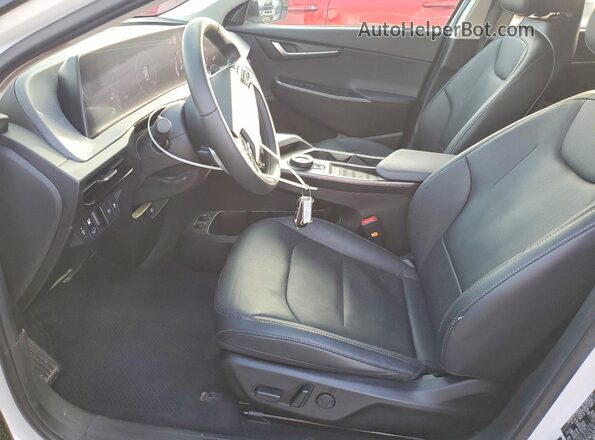 KNDC34LA2R5211717 2024 KIA EV6 Белый Вид салона спереди