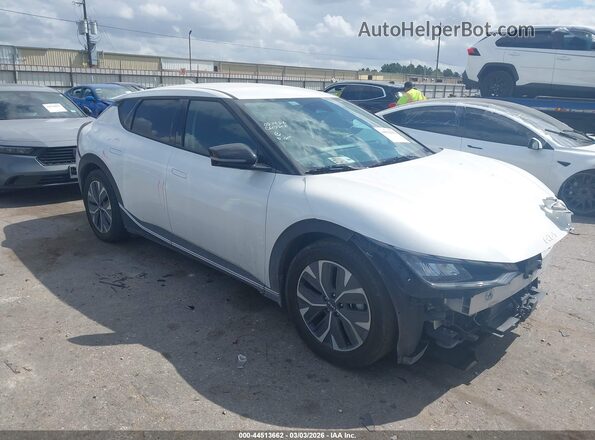KNDC34LB1N5045080 2022 KIA EV6 Белый Передняя правая четверть