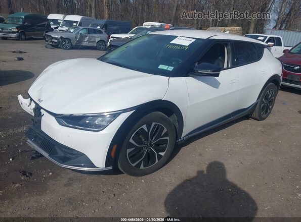KNDC3DLC5P5140527 2023 KIA EV6 Белый Передняя левая четверть