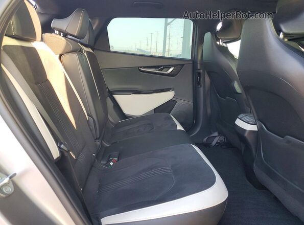 KNDC4DLCXP5115989 2023 KIA EV6 Gray Widok wnętrza z tyłu