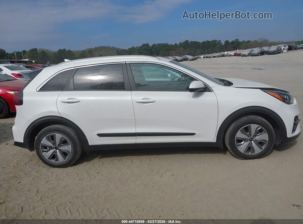 KNDCB3LC1N5512729 2022 KIA NIRO Белый Вид задней части салона