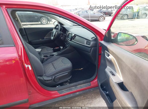 KNDCB3LC2H5062979 2017 KIA NIRO Красный Вид салона спереди