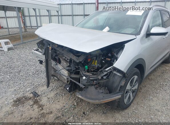 KNDCB3LC3H5040280 2017 KIA NIRO Серебряный Вид спереди