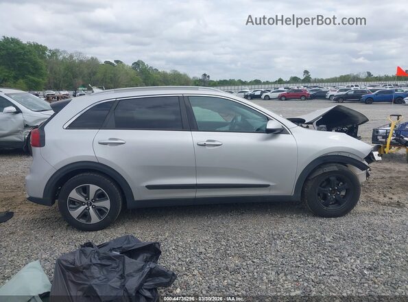KNDCB3LC3H5040280 2017 KIA NIRO Серебряный Вид задней части салона