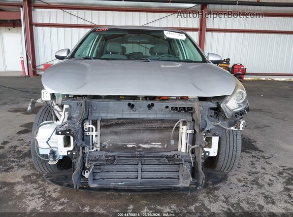 KNDCB3LC7J5210131 2018 KIA NIRO Серебряный Вид спереди