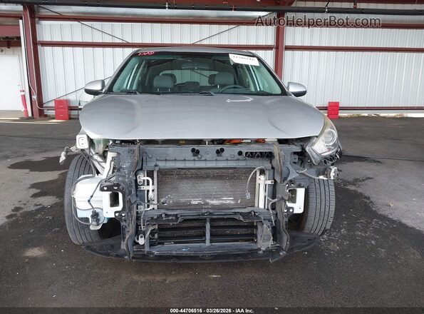 KNDCB3LC7J5210131 2018 KIA NIRO Серебряный Вид задней части салона