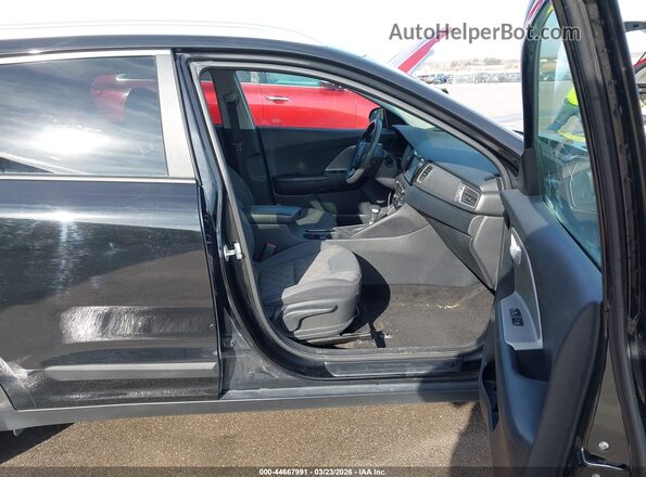 KNDCB3LCXH5063703 2017 KIA NIRO Черный Вид салона спереди