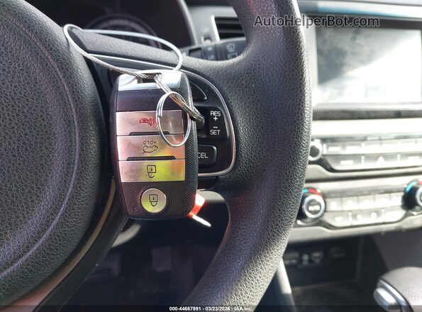 KNDCB3LCXH5063703 2017 KIA NIRO Черный Вид панели приборов
