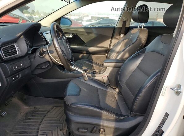 KNDCC3LC6H5052078 2017 KIA NIRO White Вид салону спереду