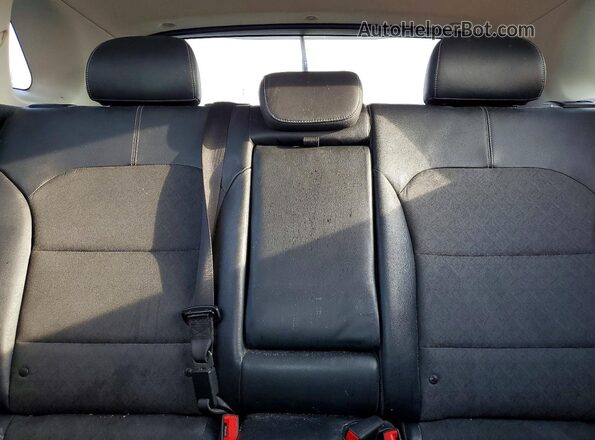 KNDCC3LC6H5052078 2017 KIA NIRO White Вид задніх сидінь
