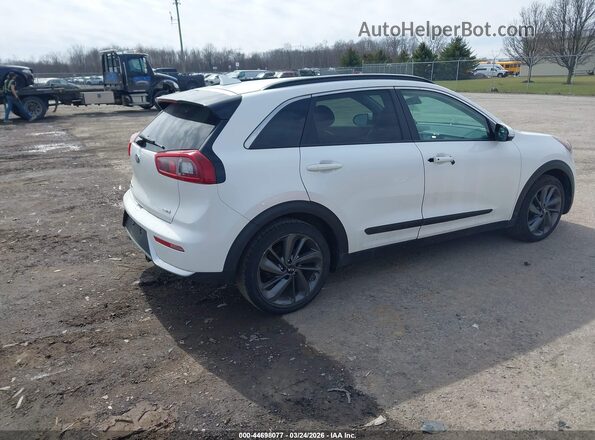 KNDCC3LC7H5074137 2017 KIA NIRO Белый Задняя правая четверть
