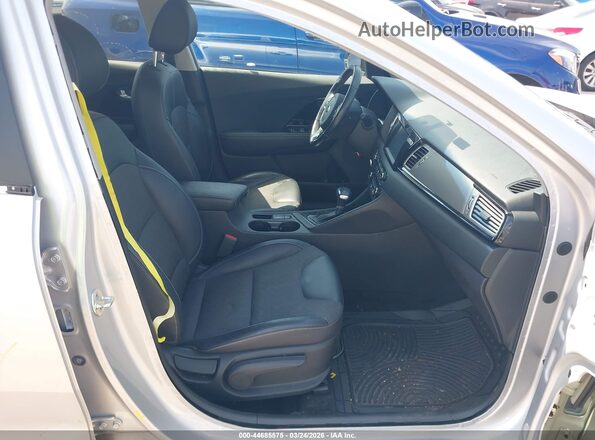 KNDCC3LC8J5124369 2018 KIA NIRO Silver Vista interior delantera