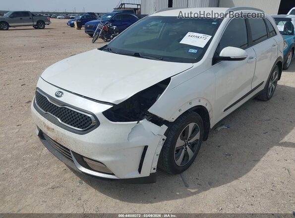 KNDCC3LCXH5040323 2017 KIA NIRO Белый Вид спереди