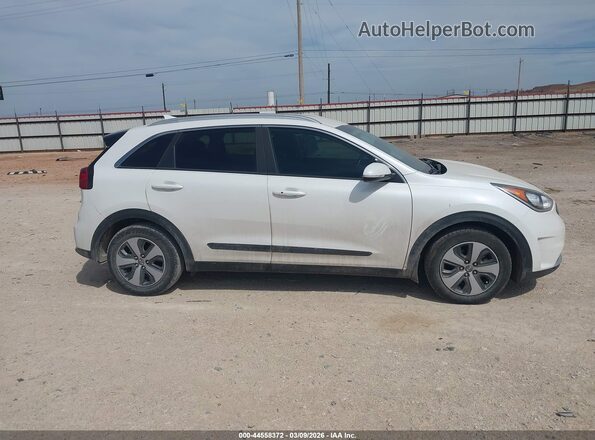 KNDCC3LCXH5040323 2017 KIA NIRO Белый Вид задней части салона
