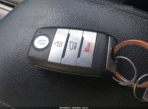 KNDCC3LCXH5040323 2017 KIA NIRO Белый Вид панели приборов