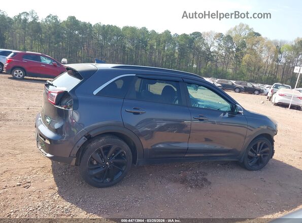 KNDCC3LCXJ5135552 2018 KIA NIRO Серый Вид задней части салона