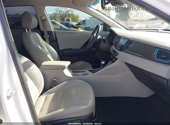 KNDCC3LD6J5211163 2018 KIA NIRO PLUG-IN HYBRID White Widok wnętrza z przodu